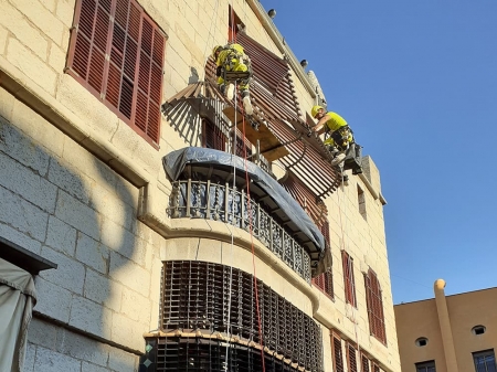 Mantenimiento y limpieza vertical del Palau Güell 